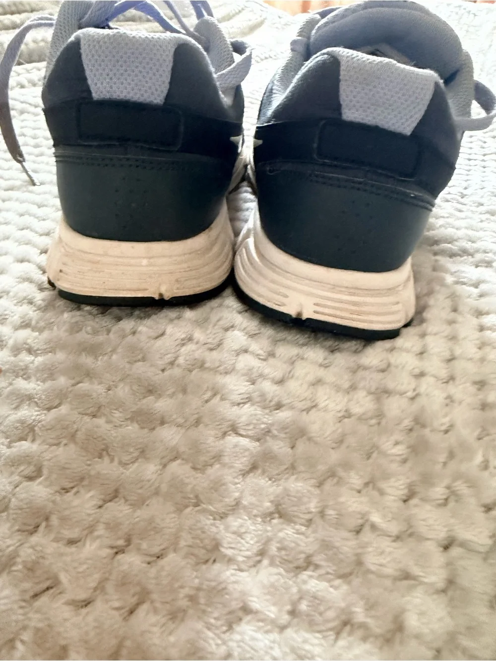 Nike Women’s Black Sneakers with Light lilac Laces